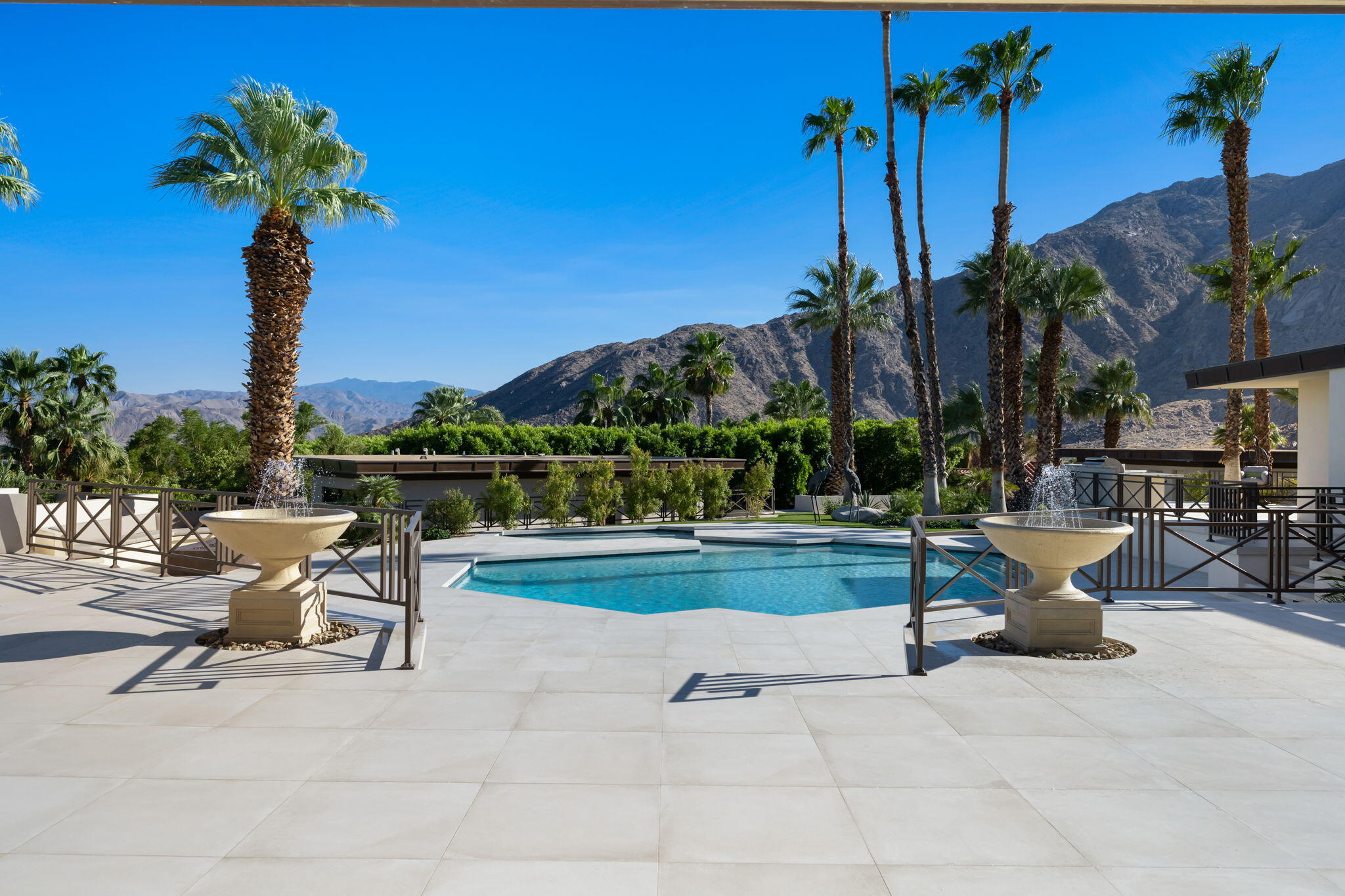 Palm Springs, California 92262, United States, 5 Bedrooms Bedrooms, ,6 BathroomsBathrooms,Residential,Active,37220