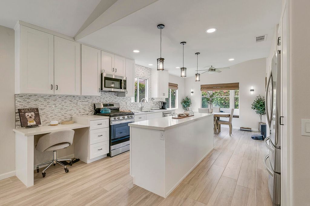 Photo of 52200 Avenida Velasco, La Quinta, CA 92253 (MLS # 219135104)