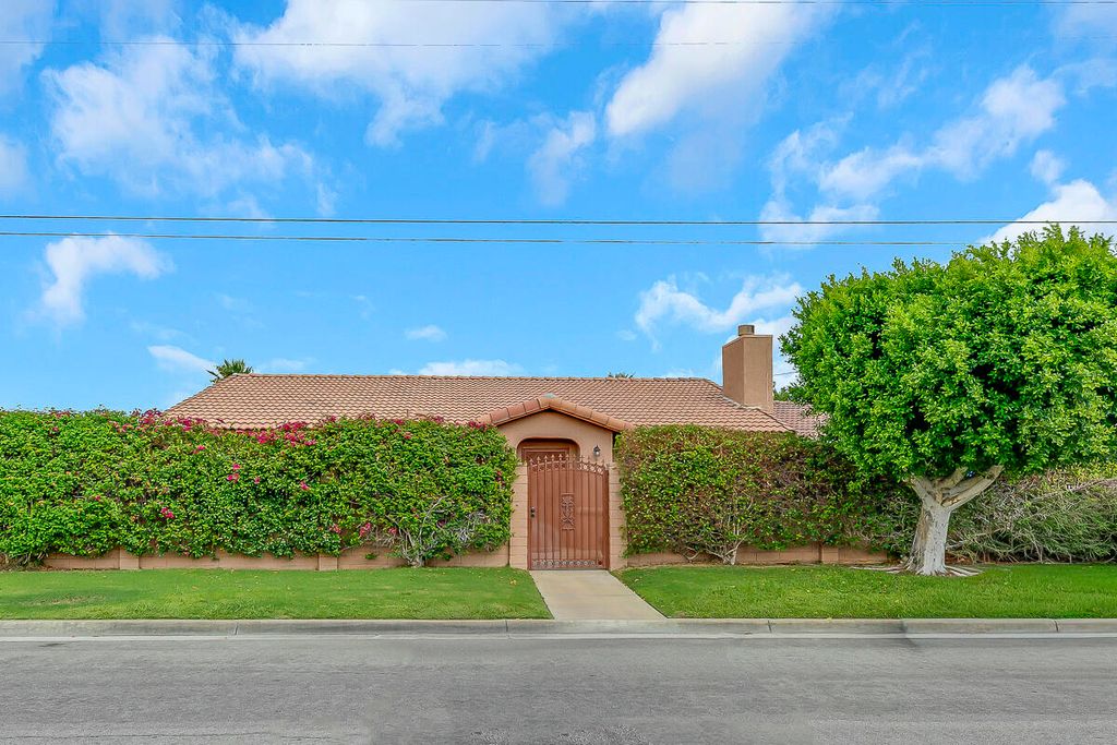Photo of 52200 Avenida Velasco, La Quinta, CA 92253 (MLS # 219135104)