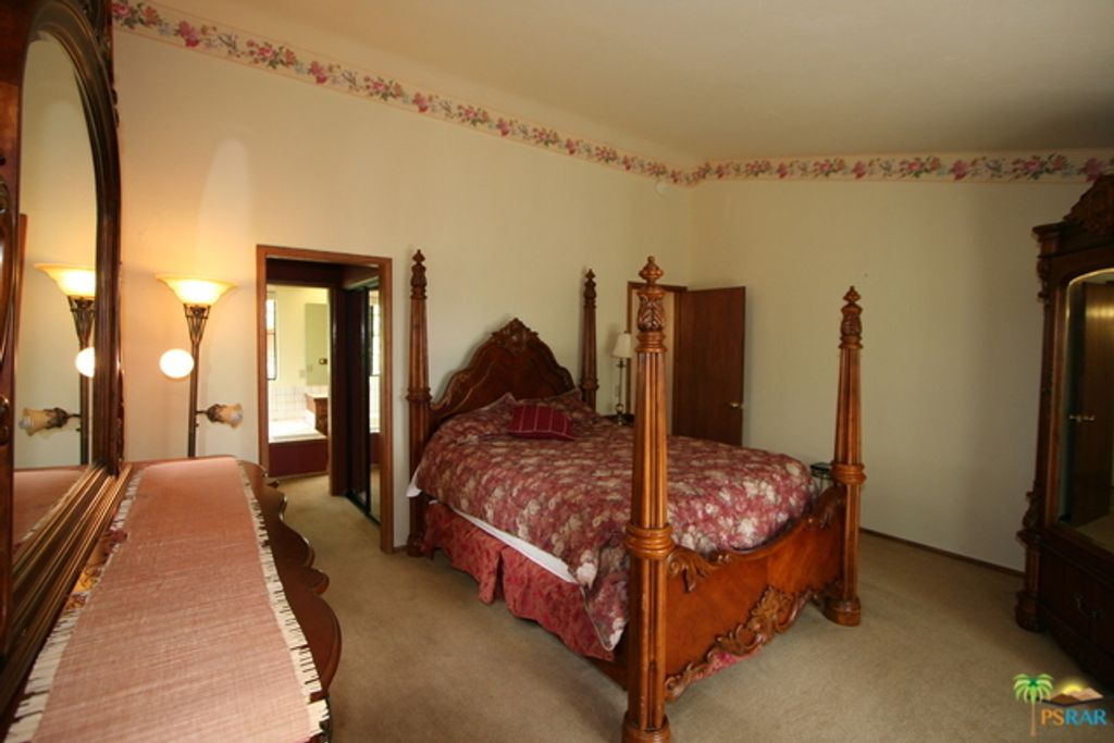 listing image 10993487794974982500