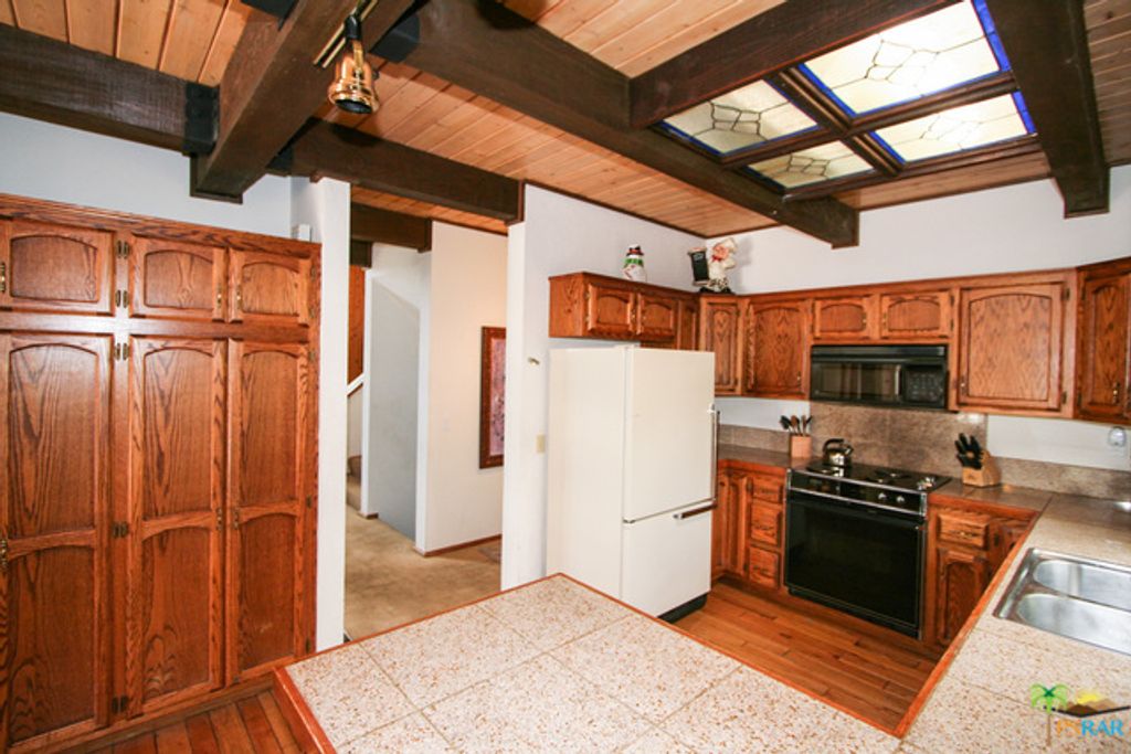 listing image 10995571171745400581