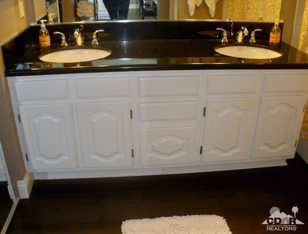 listing image 10993095814651367035