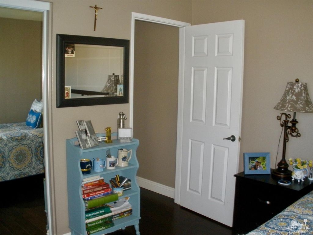 listing image 10992206746009000388