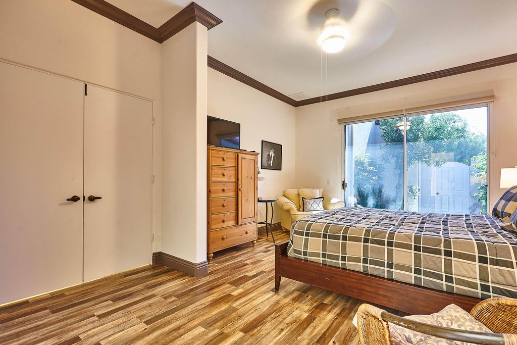 listing image 10995695618497271383