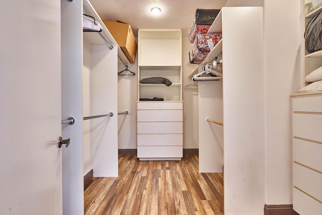 listing image 10998316479164118218