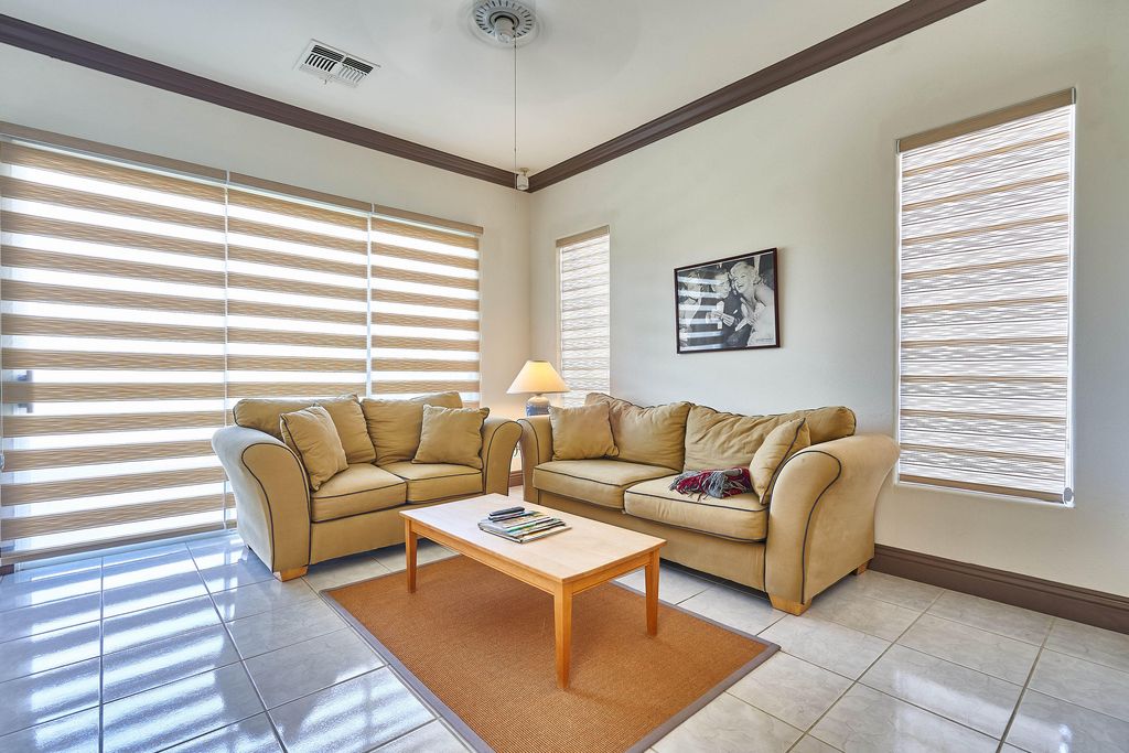 listing image 10995881982865497079
