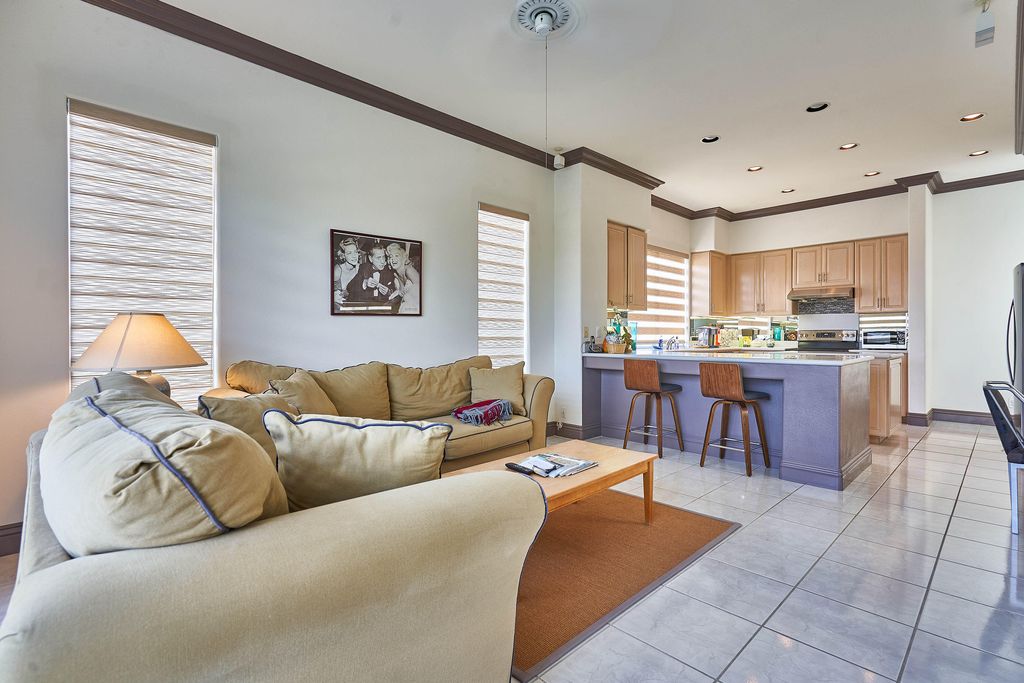 listing image 10993320396026941623