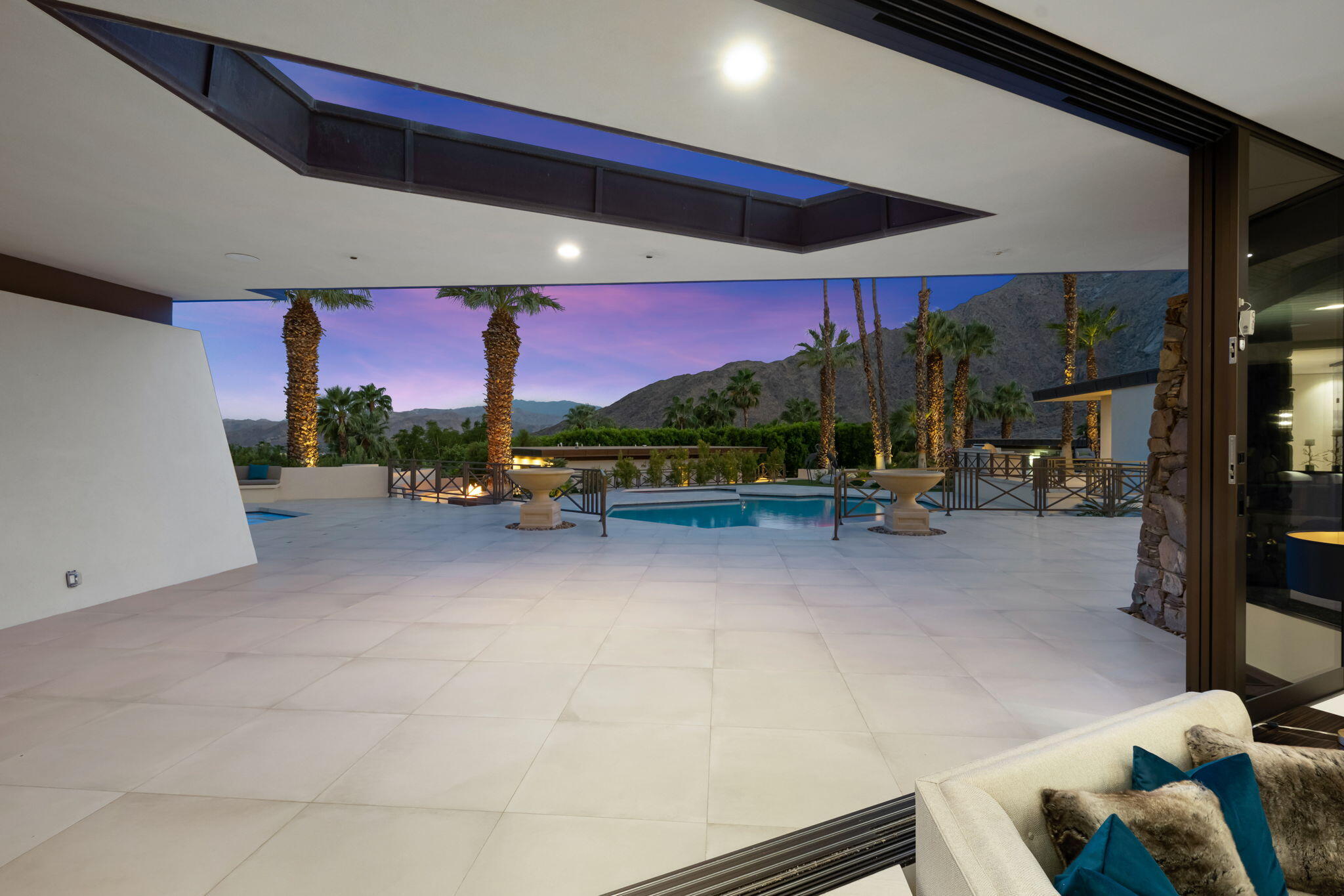 Palm Springs, California 92262, United States, 5 Bedrooms Bedrooms, ,6 BathroomsBathrooms,Residential,Active,220015
