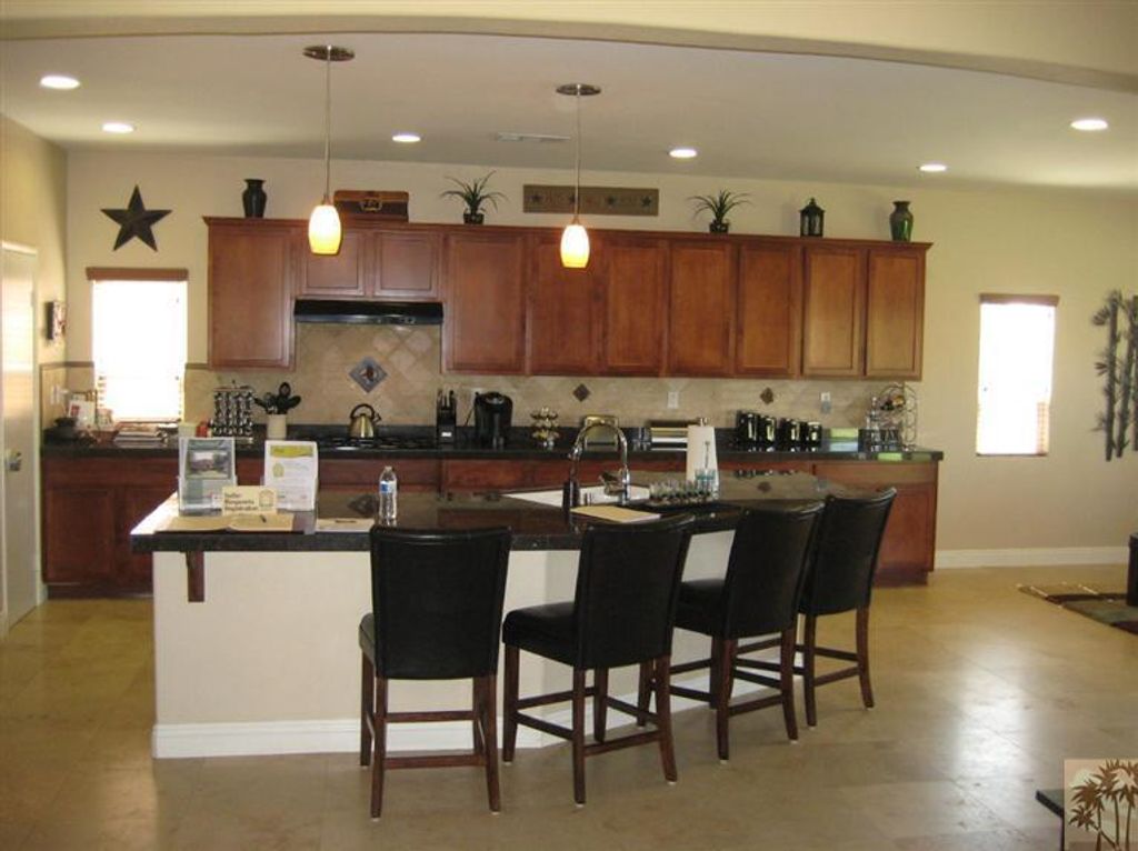 listing image 10995869489384348041