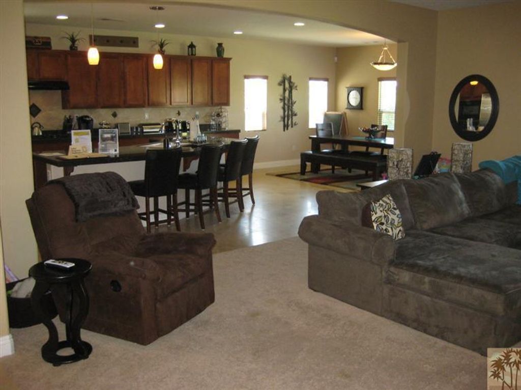 listing image 10990064734579448123