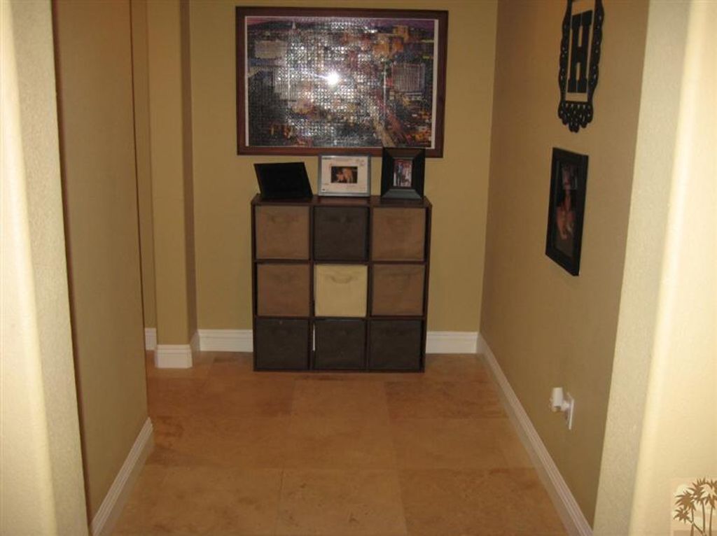 listing image 10992417239534763335
