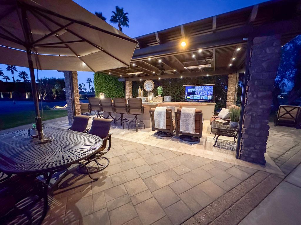 listing image 10998275493481135418