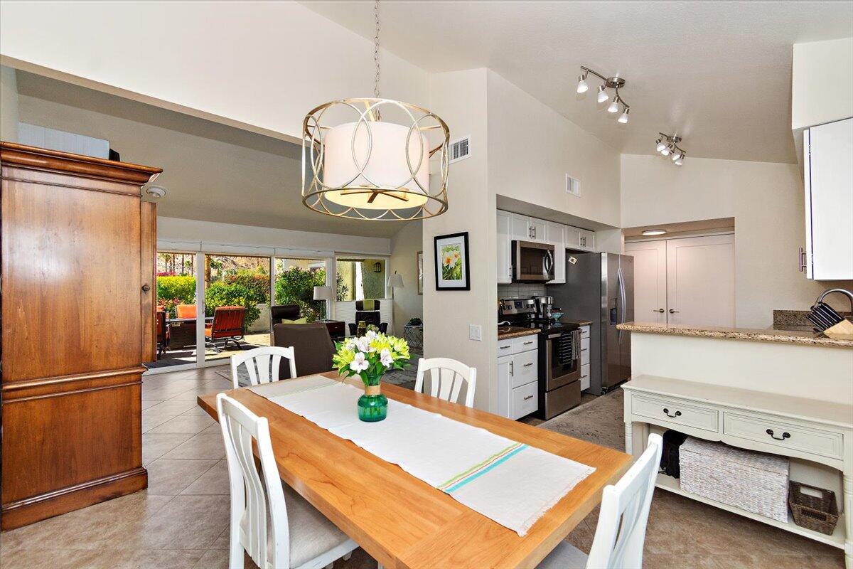 Palm Desert, California 92260, United States, 3 Bedrooms Bedrooms, ,2 BathroomsBathrooms,Residential,Pending,257