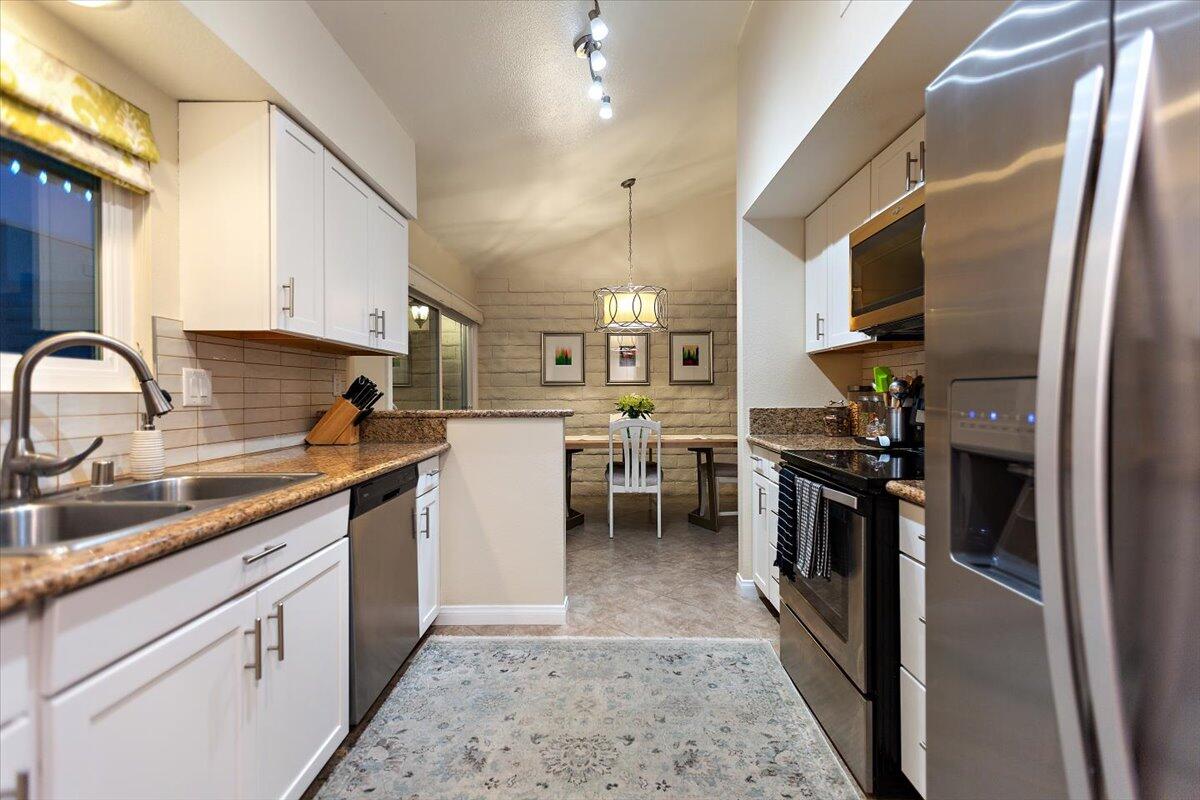 Palm Desert, California 92260, United States, 3 Bedrooms Bedrooms, ,2 BathroomsBathrooms,Residential,Pending,257