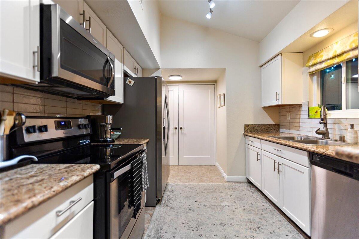 Palm Desert, California 92260, United States, 3 Bedrooms Bedrooms, ,2 BathroomsBathrooms,Residential,Pending,257