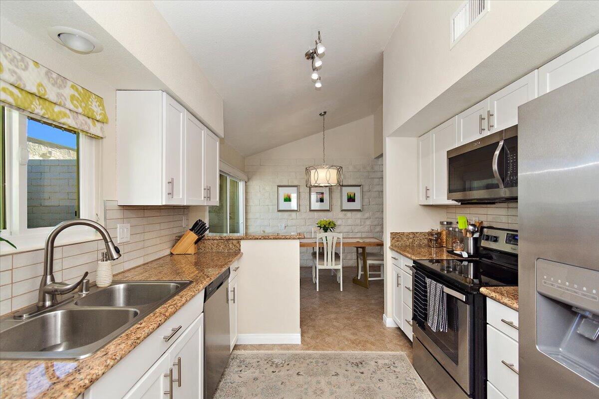 Palm Desert, California 92260, United States, 3 Bedrooms Bedrooms, ,2 BathroomsBathrooms,Residential,Pending,257