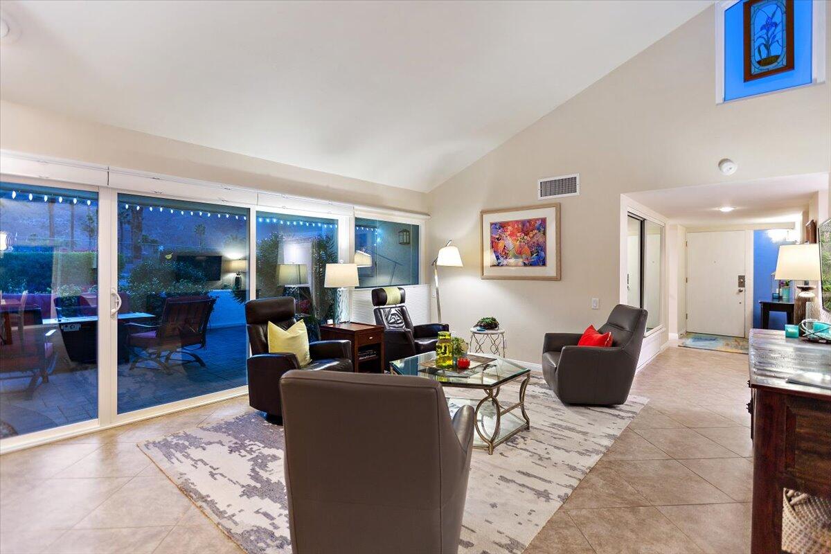 Palm Desert, California 92260, United States, 3 Bedrooms Bedrooms, ,2 BathroomsBathrooms,Residential,Pending,257