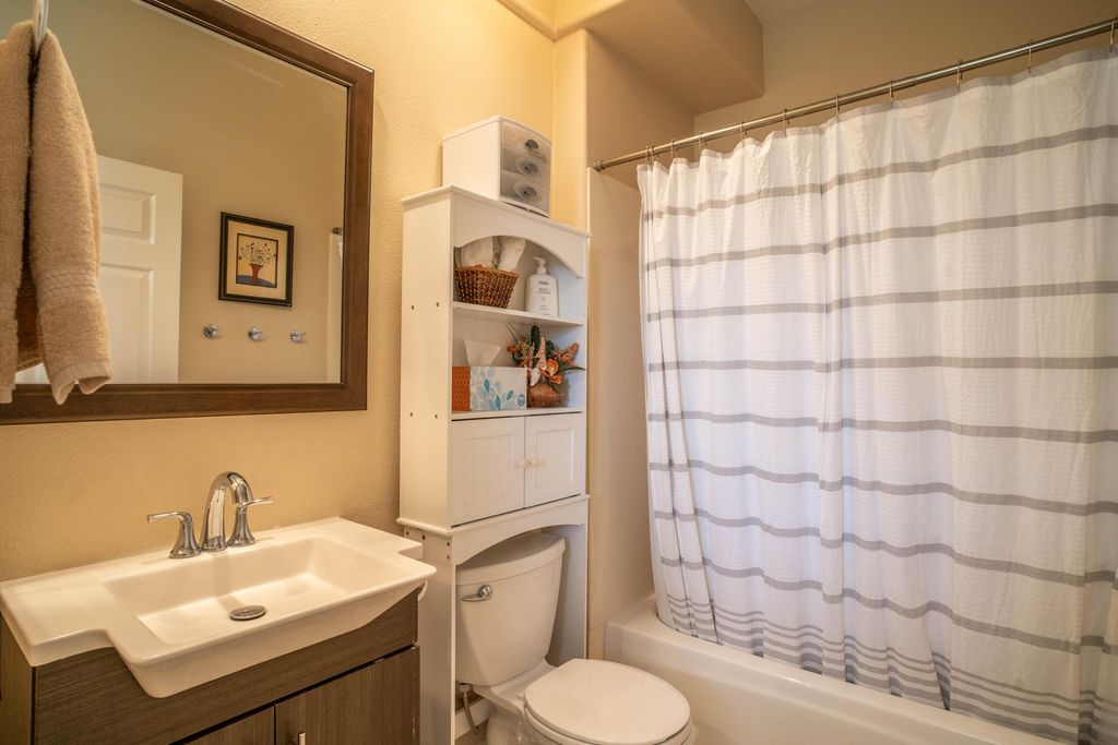 listing image 10993852400101