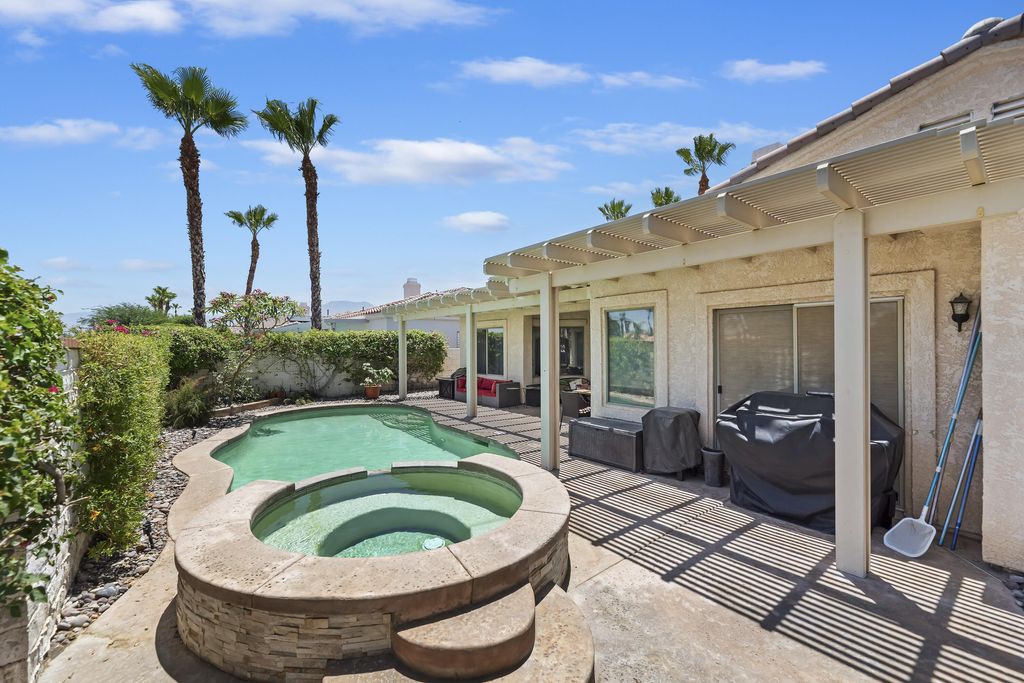 Photo of 44800 Calle Santa Barbara, La Quinta, CA 92253 (MLS # 219132107)