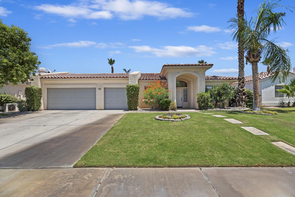 Photo of 44800 Calle Santa Barbara, La Quinta, CA 92253 (MLS # 219132107)