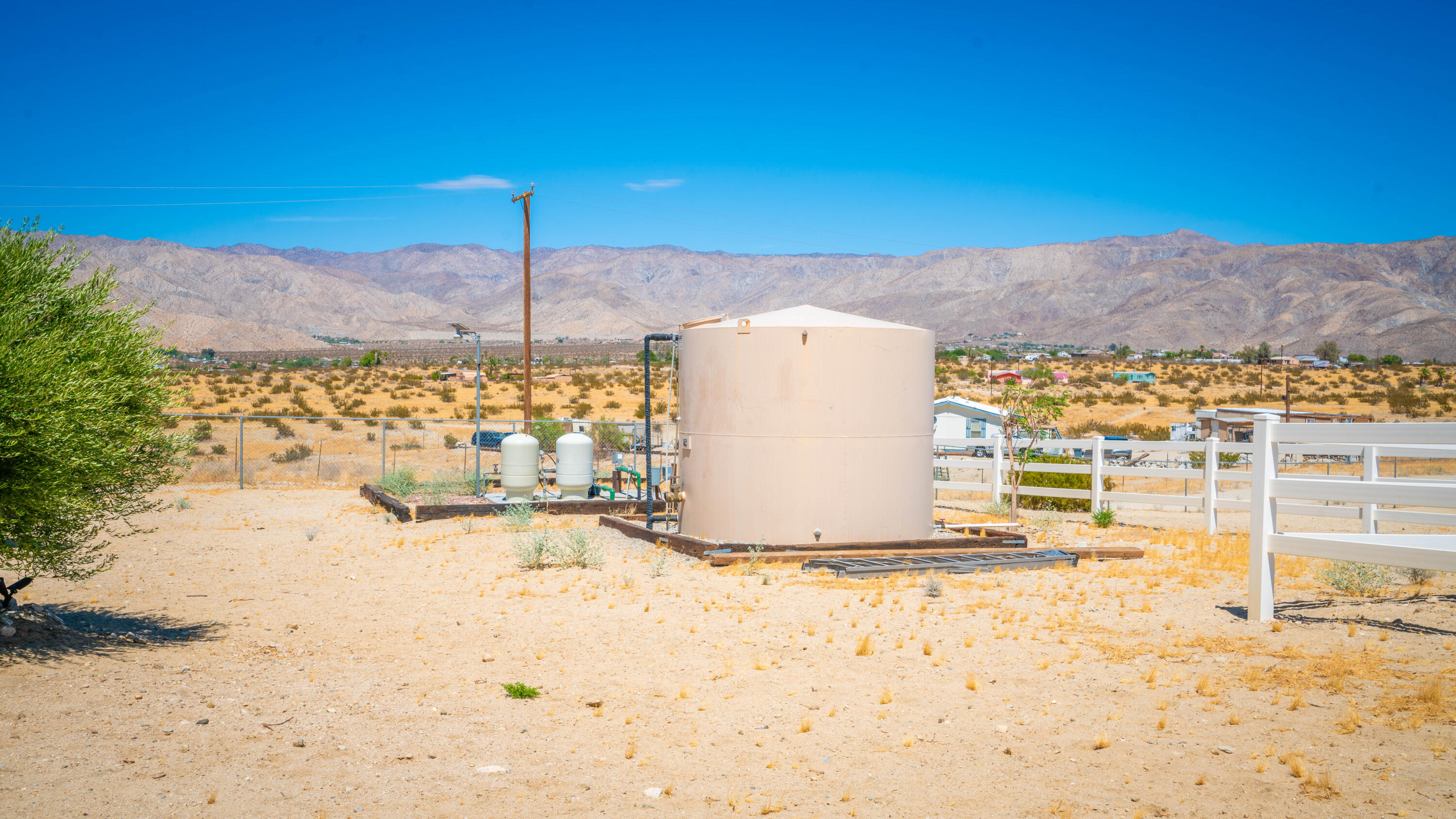 Desert Hot Springs, California 92241, United States, 4 Bedrooms Bedrooms, ,3 BathroomsBathrooms,Residential,Pending,46898