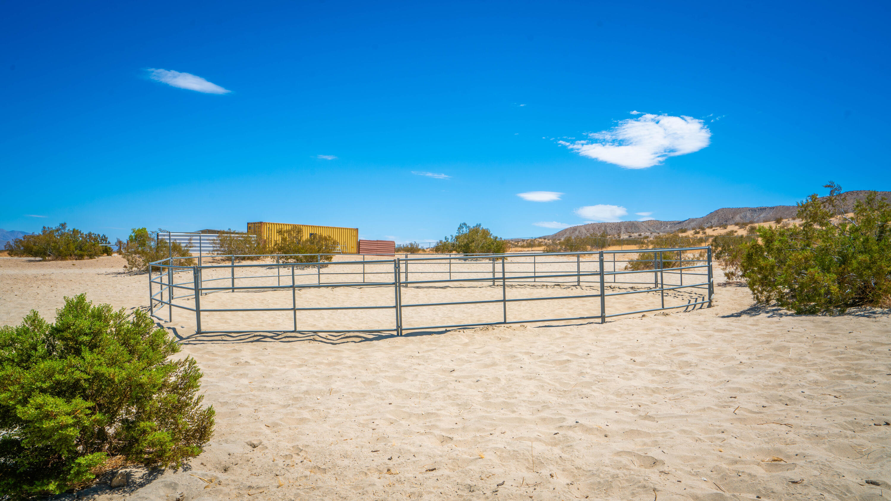 Desert Hot Springs, California 92241, United States, 4 Bedrooms Bedrooms, ,3 BathroomsBathrooms,Residential,Pending,46898