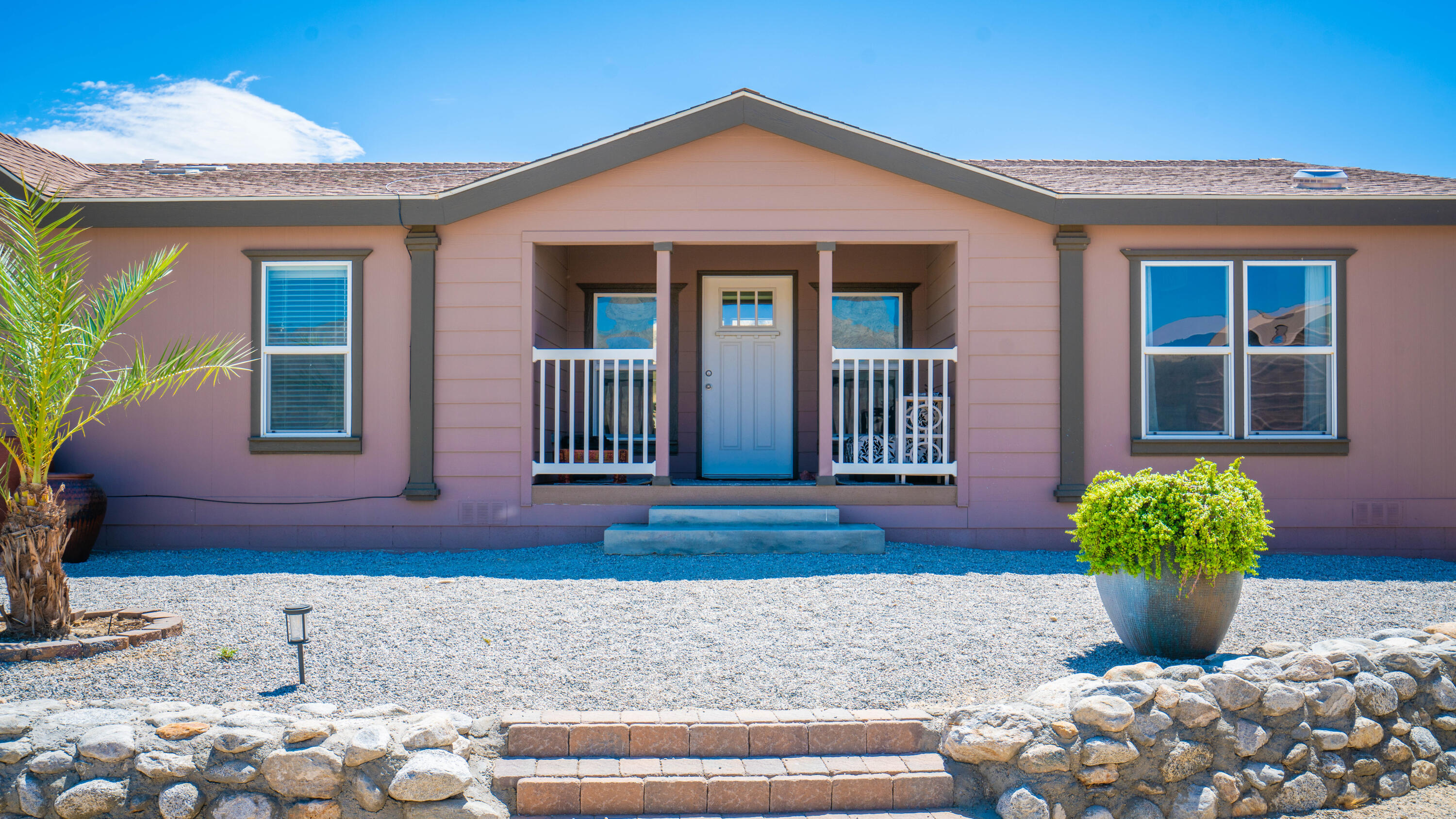 Desert Hot Springs, California 92241, United States, 4 Bedrooms Bedrooms, ,3 BathroomsBathrooms,Residential,Pending,46898