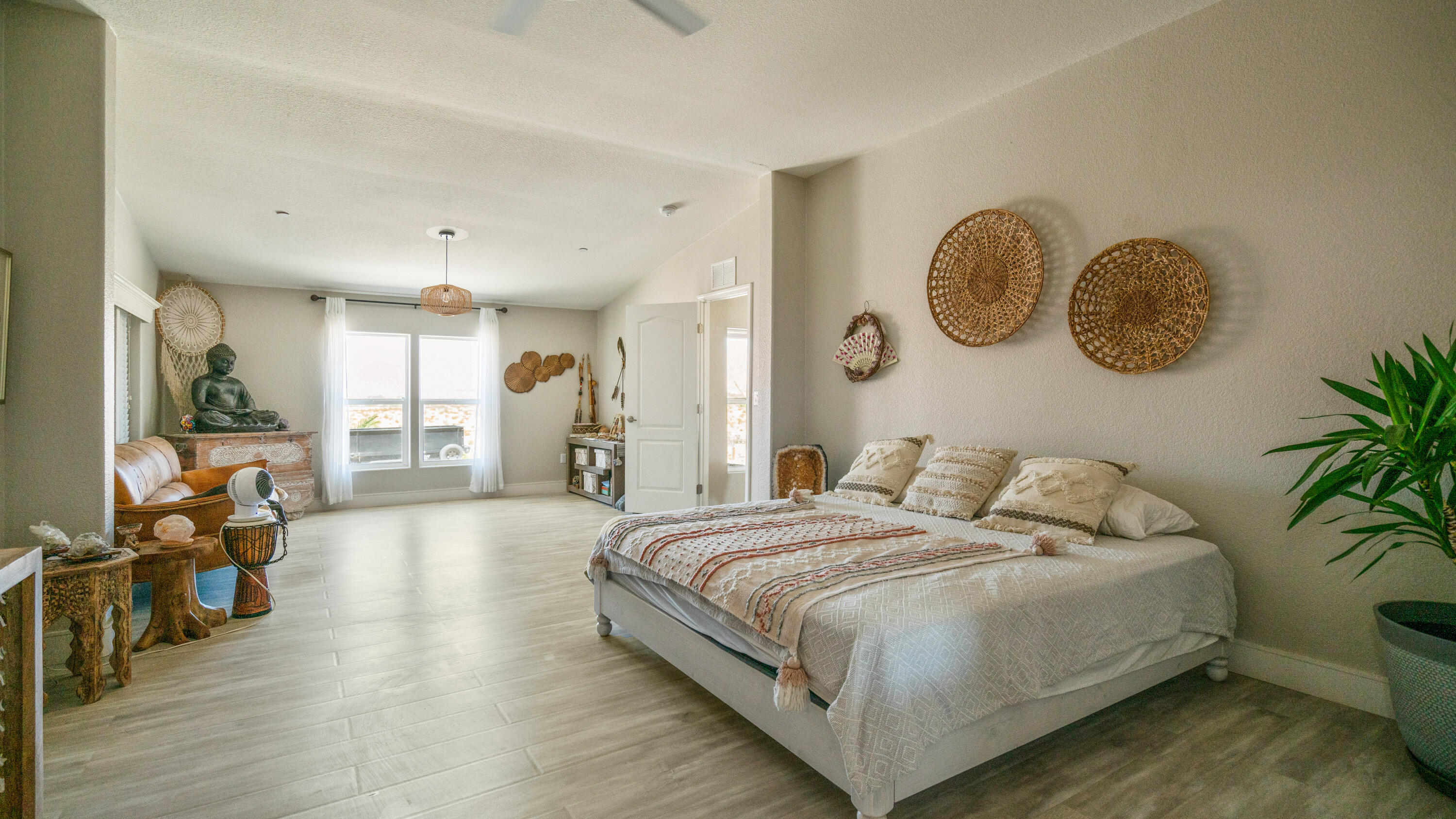 Desert Hot Springs, California 92241, United States, 4 Bedrooms Bedrooms, ,3 BathroomsBathrooms,Residential,Pending,46898