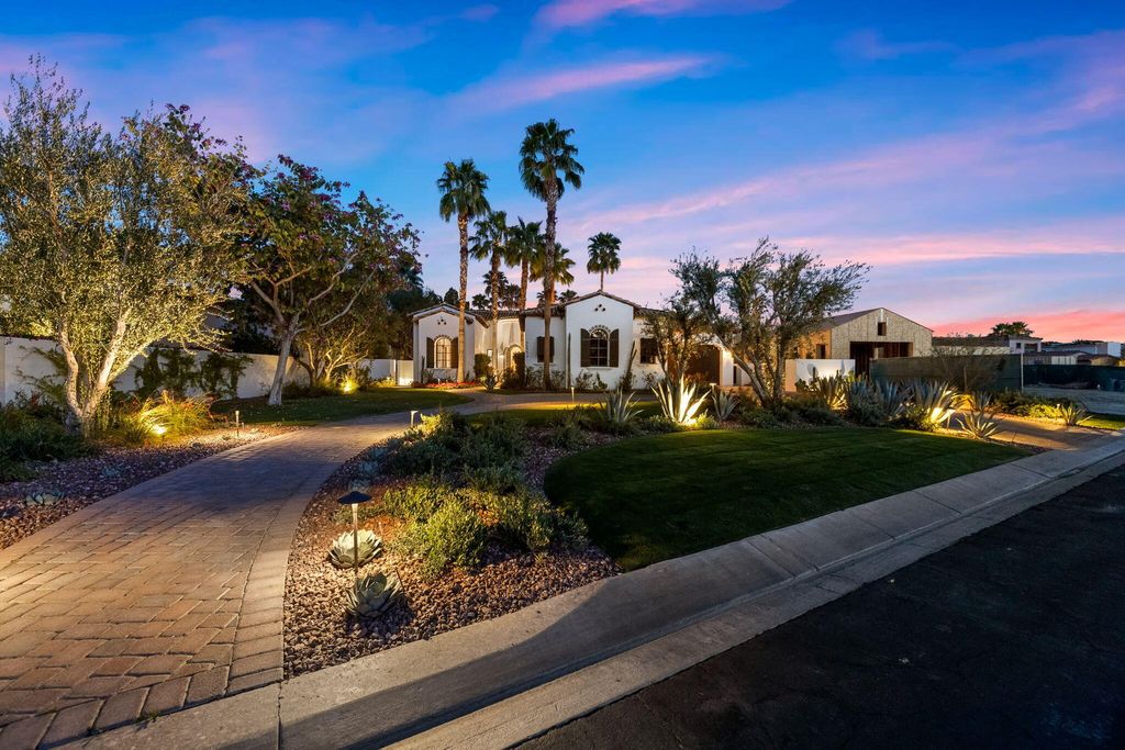 Photo of 53442 Via Dona, La Quinta, CA 92253 (MLS # 219146586)