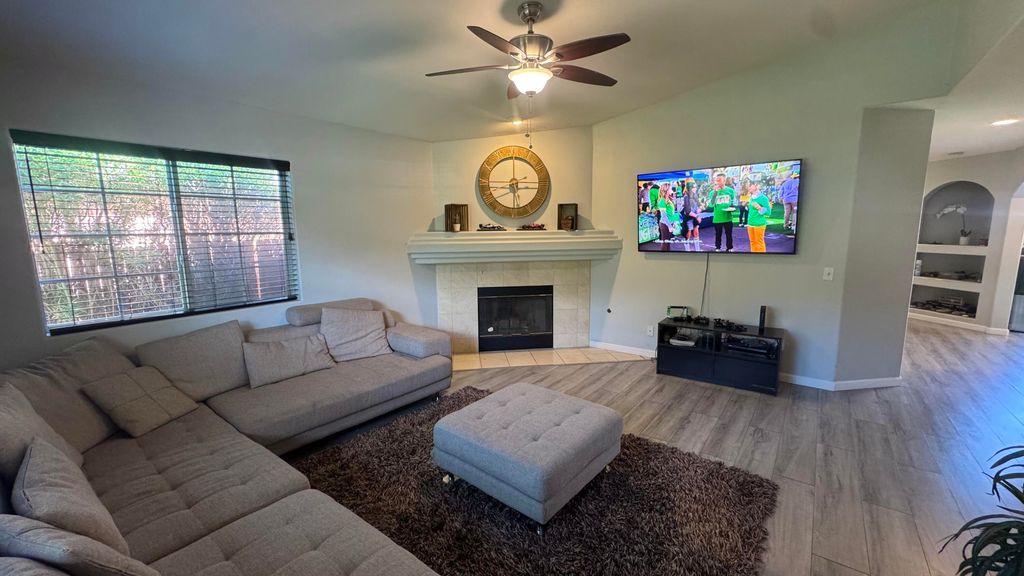 Photo of 51920 Avenida Carranza, La Quinta, CA 92253 (MLS # 219147089)