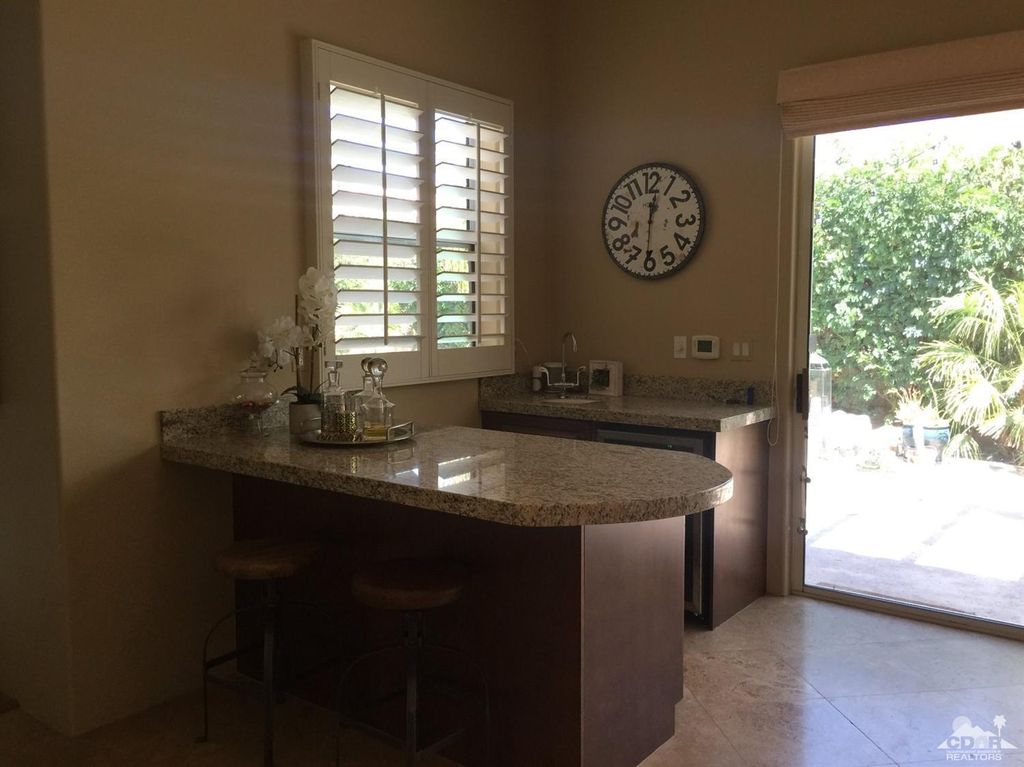 listing image 10998000070782151856