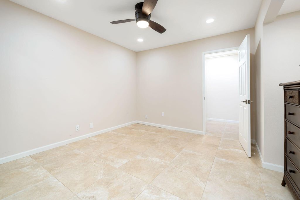 listing image 10992106196812187589