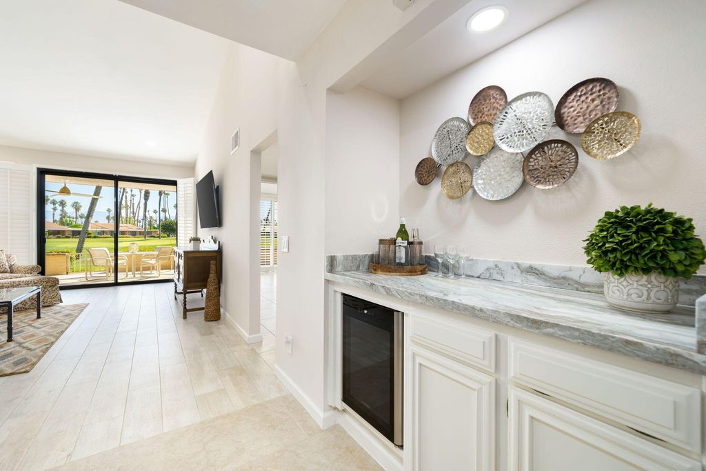 listing image 10997873463333345249
