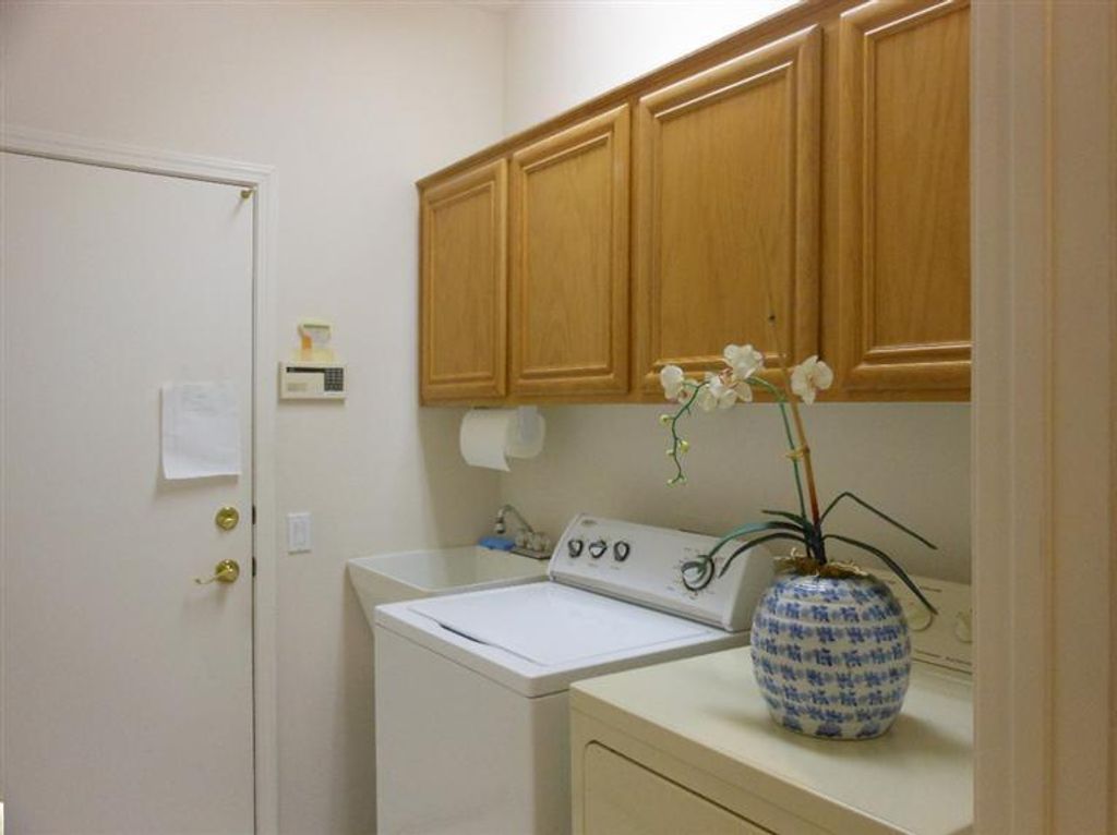 listing image 10993316277015726205