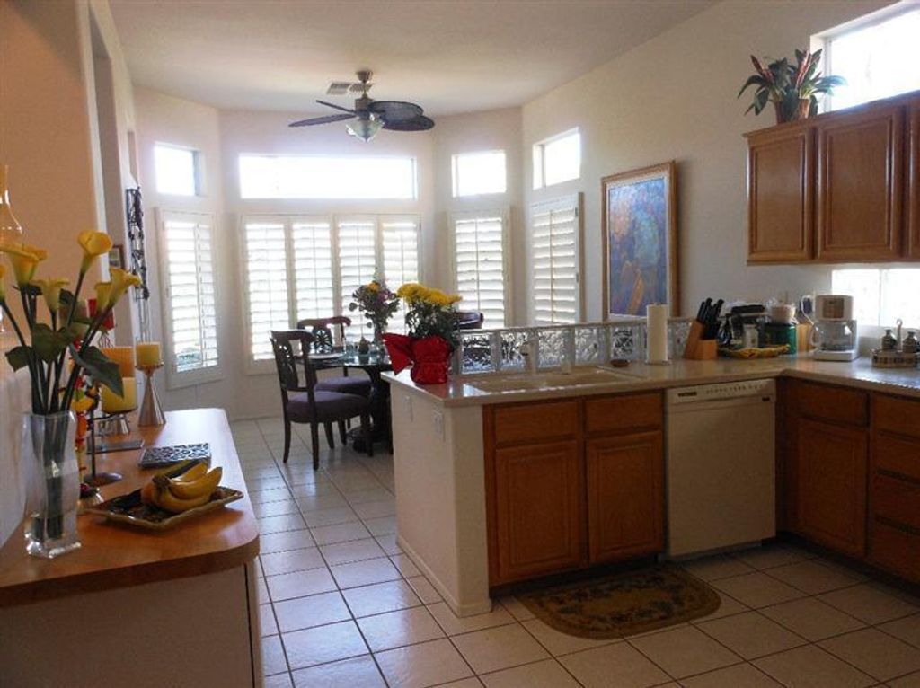 listing image 10996878373214181757