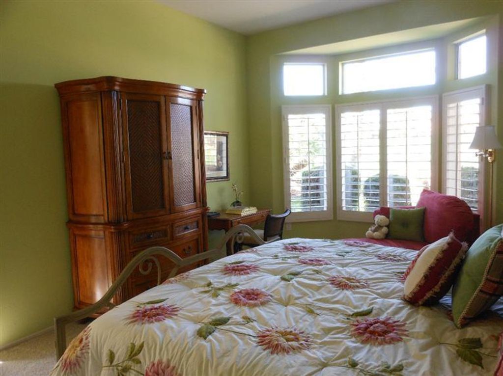 listing image 10991336814361485402