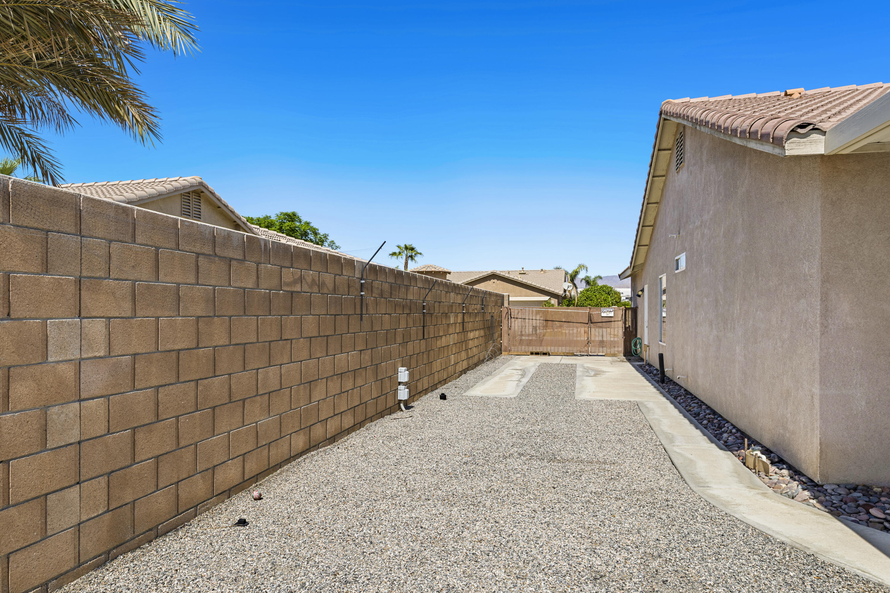 Indio, California 92201, United States, 4 Bedrooms Bedrooms, ,3 BathroomsBathrooms,Residential,Active,218515