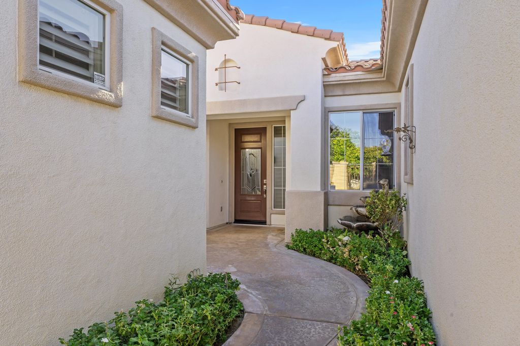 Photo of 44865 Via Alondra, La Quinta, CA 92253 (MLS # 219133529)
