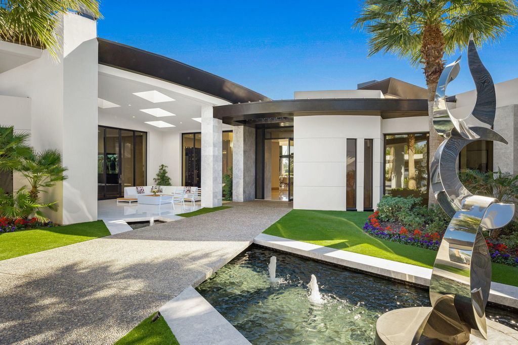 Photo of 81105 Columbus Way, La Quinta, CA 92253 (MLS # 219131118)