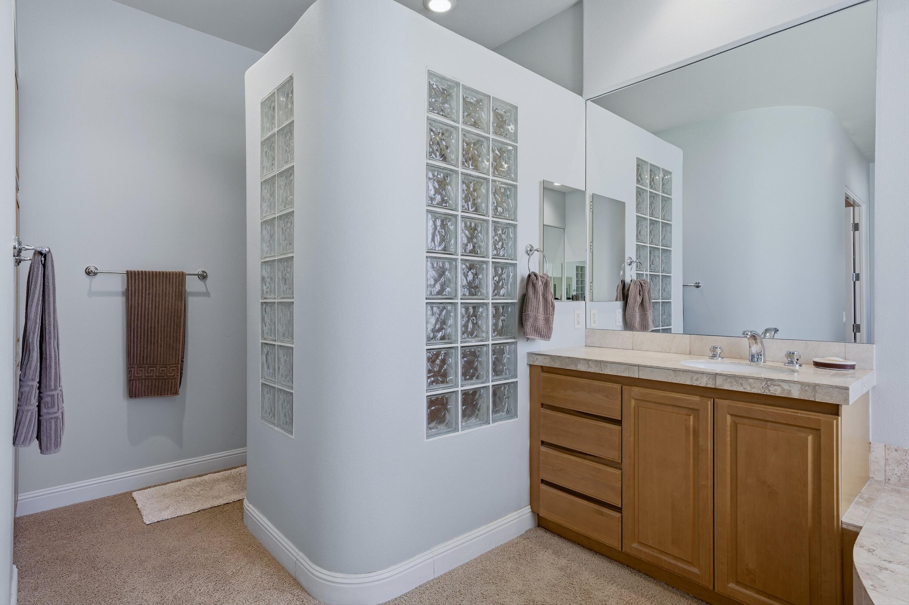 La Quinta, California 92253, United States, 3 Bedrooms Bedrooms, ,3 BathroomsBathrooms,Residential,Active,232331