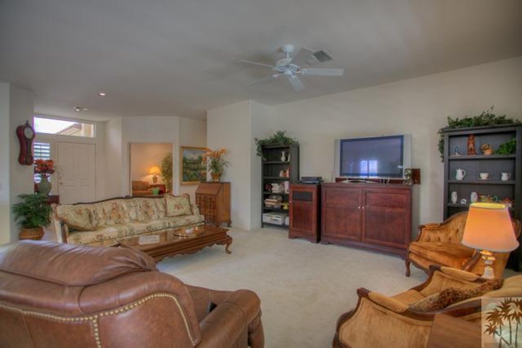 listing image 10994759206899769571