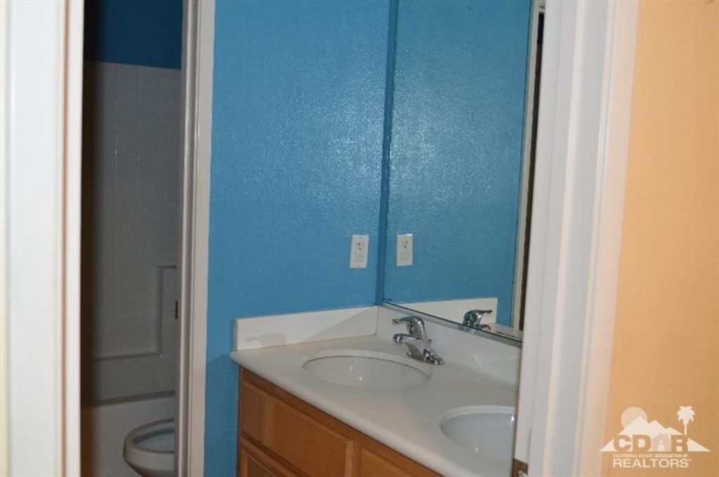 listing image 10996534308721290359