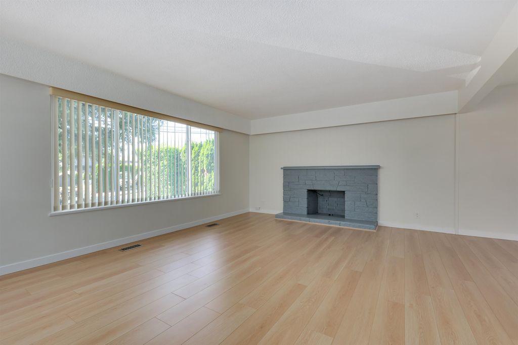 listing image 1106571193581556138