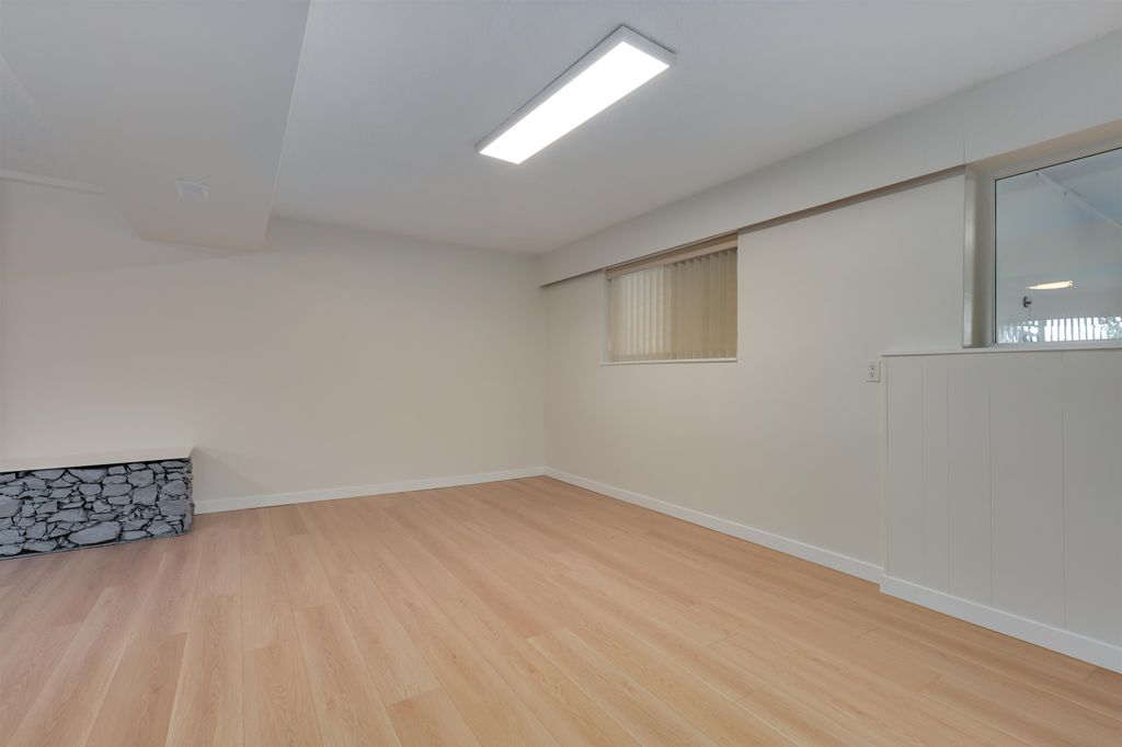 listing image 1103650652040482707