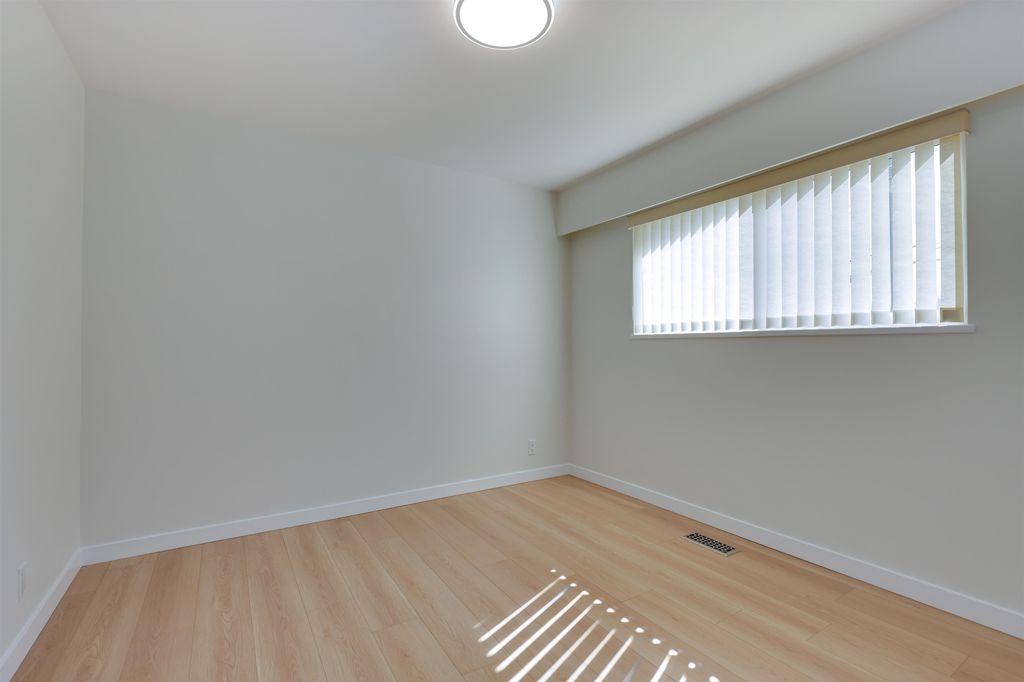 listing image 1106131109869141677