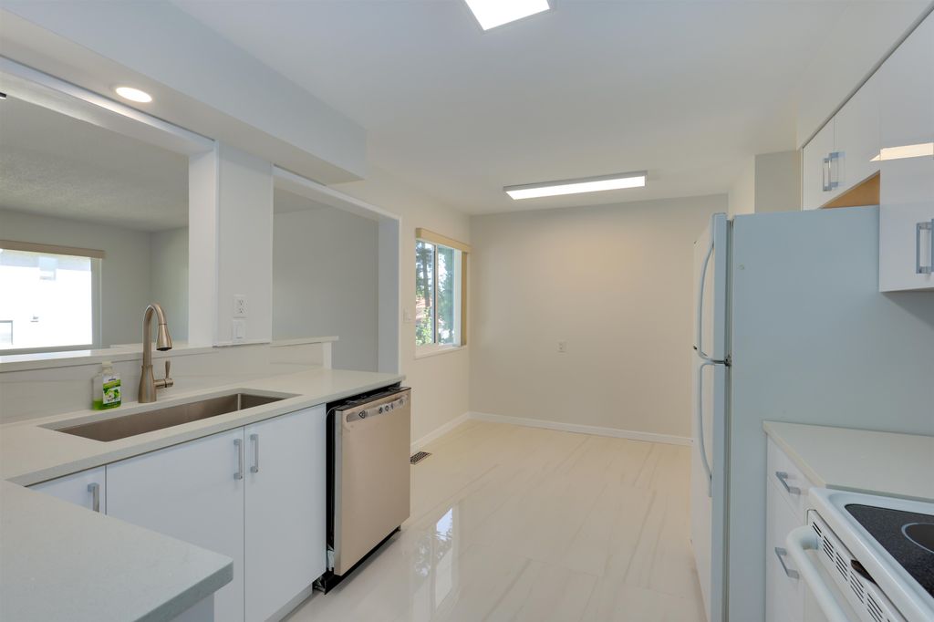 listing image 1105426093441357582