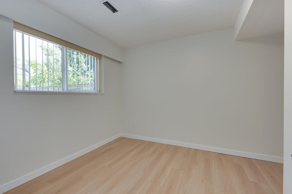 listing image 1108945167100115396