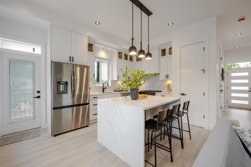 Photo of 33715 Rockland Avenue, Abbotsford, BC V2S 1T7 (MLS # R3121769)