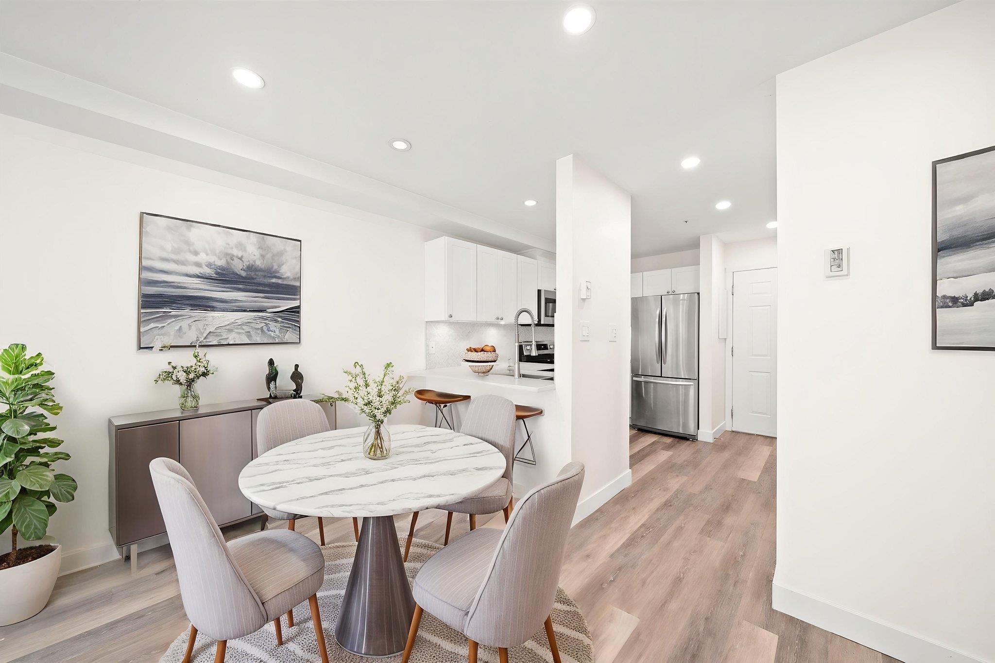 2212 Oxford Street 103