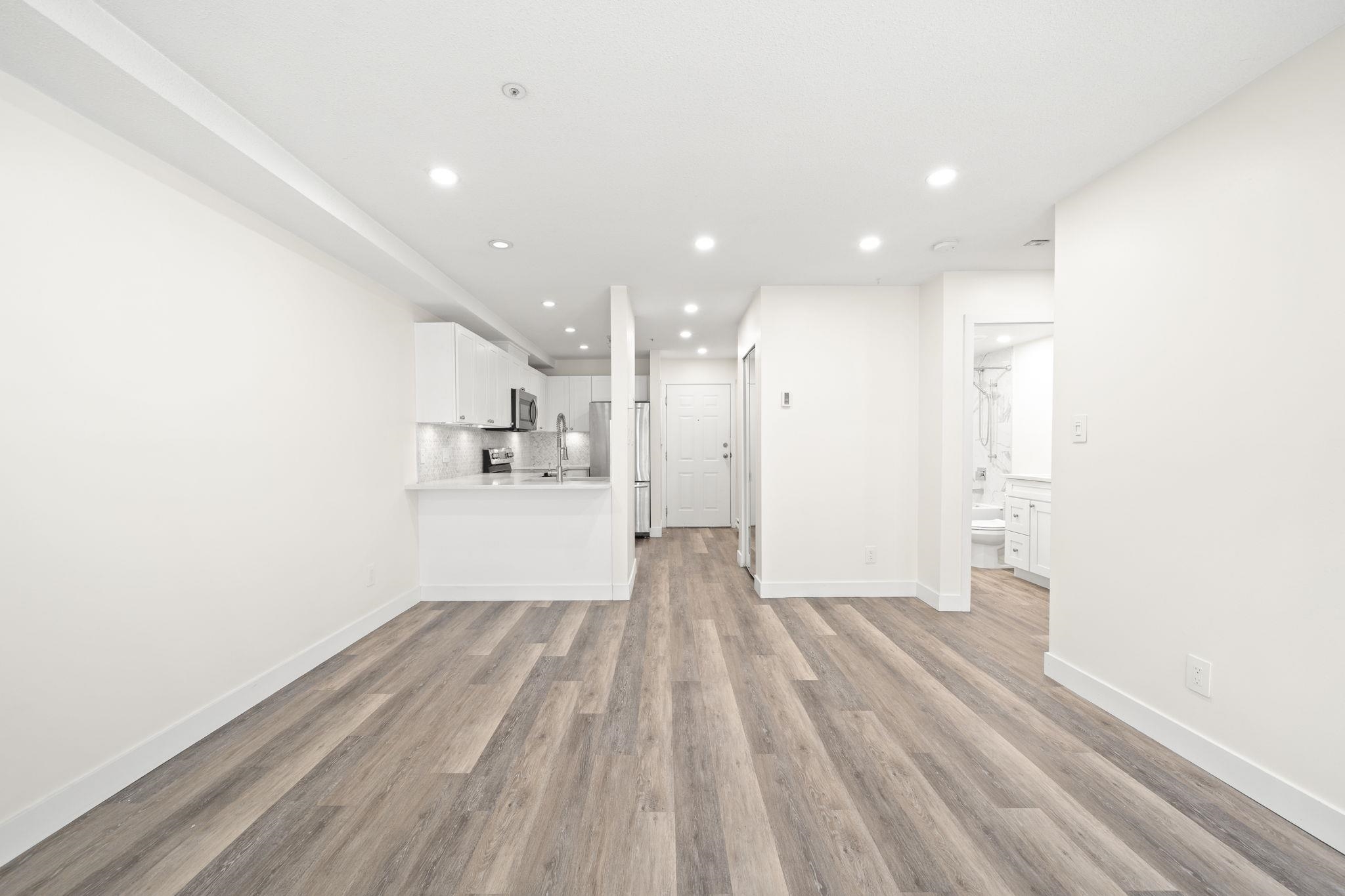 2212 Oxford Street 103
